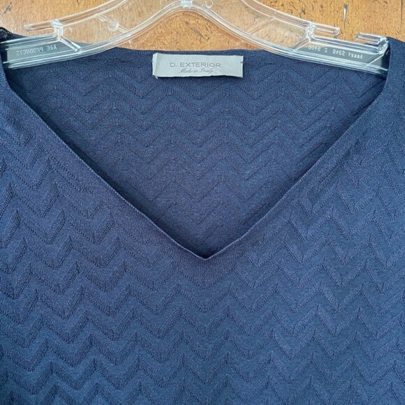 D. Exterior Navy Blue Tonal Chevron Jacquard V-Neck Boxy Tee sz S - Picture 2 of 4